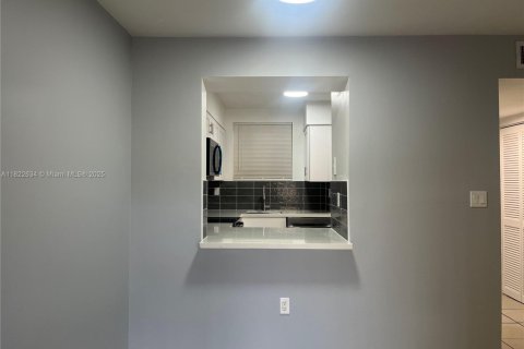 Copropriété à louer à Miami, Floride: 2 chambres, 84.73 m2 № 1786967 - photo 2
