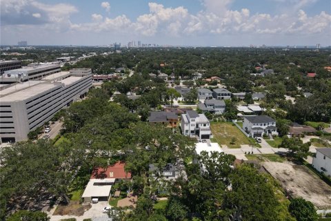 House in Tampa, Florida 4 bedrooms, 197.32 sq.m. № 1884102 - photo 26