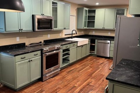 House in Tampa, Florida 4 bedrooms, 197.32 sq.m. № 1884102 - photo 7