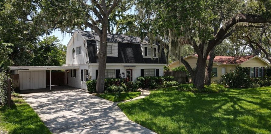House in Tampa, Florida 4 bedrooms, 197.32 sq.m. № 1884102