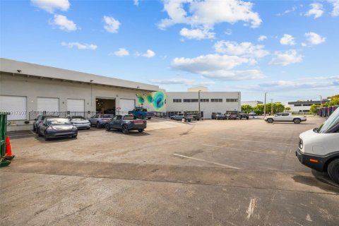 Immobilier commercial à vendre à Miami, Floride № 2016897 - photo 4