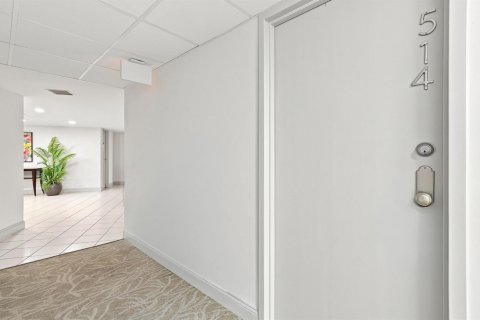 Condo in Fort Lauderdale, Florida, 1 bedroom  № 2399999 - photo 9