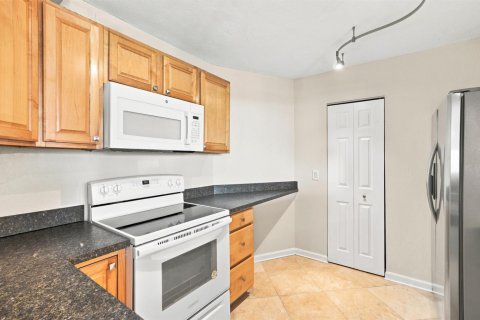 Condo in Fort Lauderdale, Florida, 1 bedroom  № 2399999 - photo 11
