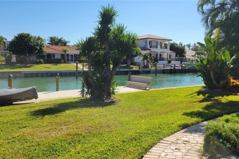 House in Sarasota, Florida 4 bedrooms, 204.11 sq.m. № 2232611 - photo 27