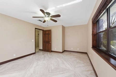 Villa ou maison à vendre à West Palm Beach, Floride: 6 chambres, 226.12 m2 № 2147273 - photo 15