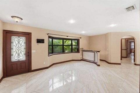 Villa ou maison à vendre à West Palm Beach, Floride: 6 chambres, 226.12 m2 № 2147273 - photo 5