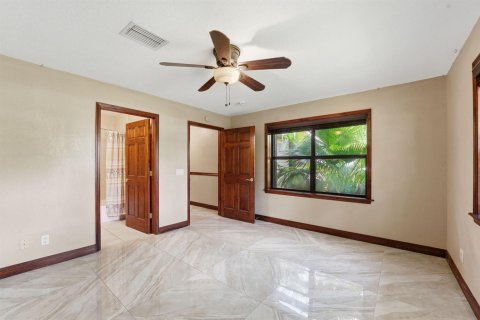 Villa ou maison à vendre à West Palm Beach, Floride: 6 chambres, 226.12 m2 № 2147273 - photo 19