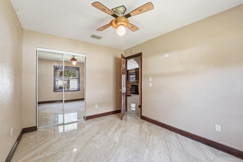 Villa ou maison à vendre à West Palm Beach, Floride: 6 chambres, 226.12 m2 № 2147273 - photo 12