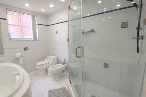 Adosado en alquiler en North Miami Beach, Florida, 2 dormitorios, 152.36 m2 № 1742360 - foto 18