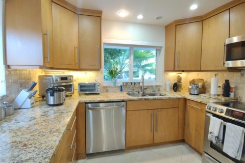 Adosado en alquiler en North Miami Beach, Florida, 2 dormitorios, 152.36 m2 № 1742360 - foto 10