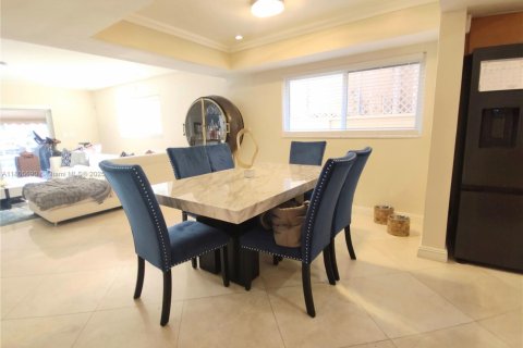 Adosado en alquiler en North Miami Beach, Florida, 2 dormitorios, 152.36 m2 № 1742360 - foto 7