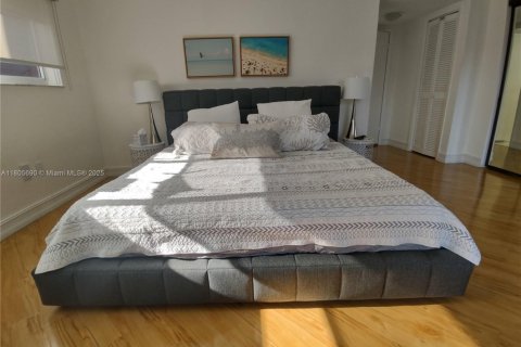 Townhouse in North Miami Beach, Florida 2 bedrooms, 152.36 sq.m. № 1742360 - photo 21