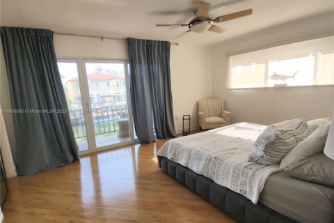 Touwnhouse à louer à North Miami Beach, Floride: 2 chambres, 152.36 m2 № 1742360 - photo 30