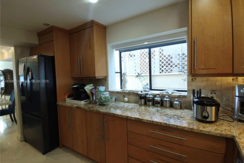 Adosado en alquiler en North Miami Beach, Florida, 2 dormitorios, 152.36 m2 № 1742360 - foto 11