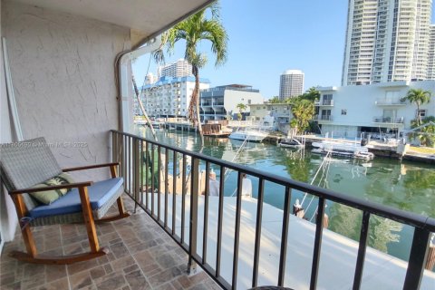 Touwnhouse à louer à North Miami Beach, Floride: 2 chambres, 152.36 m2 № 1742360 - photo 25