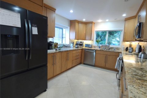 Adosado en alquiler en North Miami Beach, Florida, 2 dormitorios, 152.36 m2 № 1742360 - foto 8