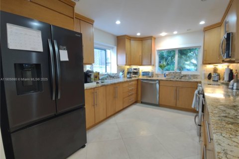 Adosado en alquiler en North Miami Beach, Florida, 2 dormitorios, 152.36 m2 № 1742360 - foto 9