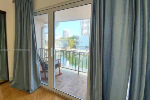 Adosado en alquiler en North Miami Beach, Florida, 2 dormitorios, 152.36 m2 № 1742360 - foto 23