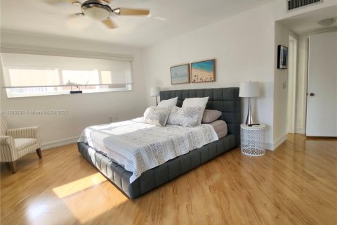 Adosado en alquiler en North Miami Beach, Florida, 2 dormitorios, 152.36 m2 № 1742360 - foto 20