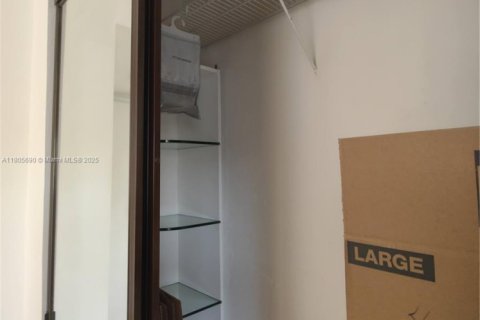 Touwnhouse à louer à North Miami Beach, Floride: 2 chambres, 152.36 m2 № 1742360 - photo 28