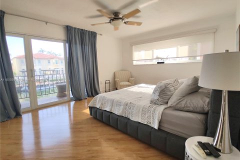 Adosado en alquiler en North Miami Beach, Florida, 2 dormitorios, 152.36 m2 № 1742360 - foto 19