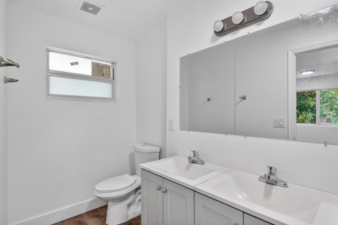 Villa ou maison à vendre à Miami, Floride: 4 chambres, 128.21 m2 № 2083420 - photo 21