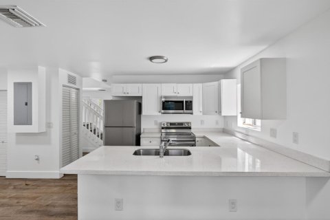 Villa ou maison à vendre à Miami, Floride: 4 chambres, 128.21 m2 № 2083420 - photo 11