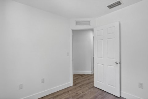 Villa ou maison à vendre à Miami, Floride: 4 chambres, 128.21 m2 № 2083420 - photo 8