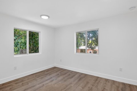 Villa ou maison à vendre à Miami, Floride: 4 chambres, 128.21 m2 № 2083420 - photo 19