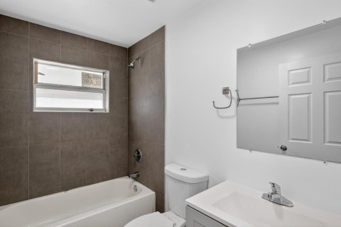 Villa ou maison à vendre à Miami, Floride: 4 chambres, 128.21 m2 № 2083420 - photo 15
