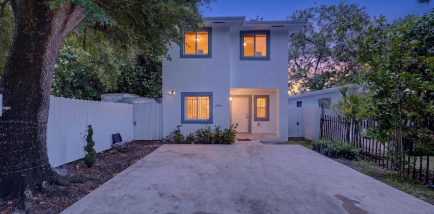 Villa ou maison à Miami, Floride 4 chambres, 128.21 m2 № 2083420