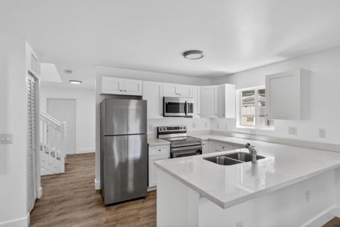 Villa ou maison à vendre à Miami, Floride: 4 chambres, 128.21 m2 № 2083420 - photo 12