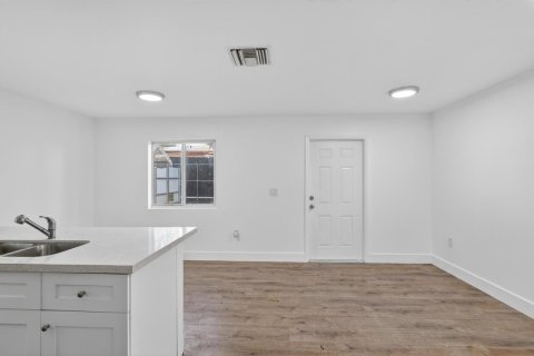 Villa ou maison à vendre à Miami, Floride: 4 chambres, 128.21 m2 № 2083420 - photo 14
