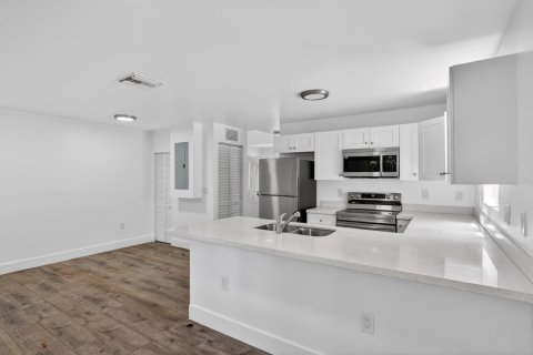 Villa ou maison à vendre à Miami, Floride: 4 chambres, 128.21 m2 № 2083420 - photo 10