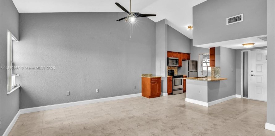 Condominio en Oakland Park, Florida, 2 dormitorios № 1929267