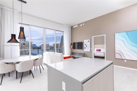 Condo in Hollywood, Florida, 2 bedrooms  № 1935595 - photo 5