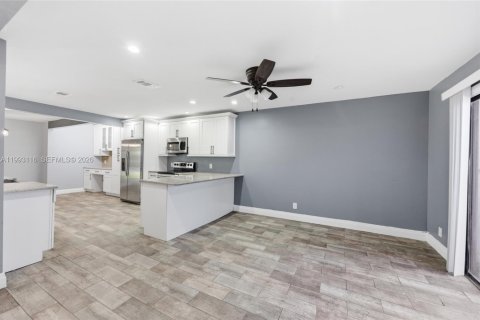 Touwnhouse à vendre à Tamarac, Floride: 3 chambres, 186.18 m2 № 2066134 - photo 6