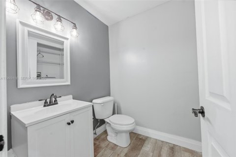 Touwnhouse à vendre à Tamarac, Floride: 3 chambres, 186.18 m2 № 2066134 - photo 20