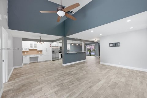 Touwnhouse à vendre à Tamarac, Floride: 3 chambres, 186.18 m2 № 2066134 - photo 15