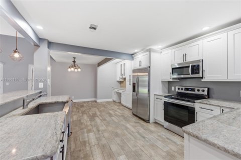 Touwnhouse à vendre à Tamarac, Floride: 3 chambres, 186.18 m2 № 2066134 - photo 8