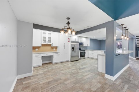 Touwnhouse à vendre à Tamarac, Floride: 3 chambres, 186.18 m2 № 2066134 - photo 12