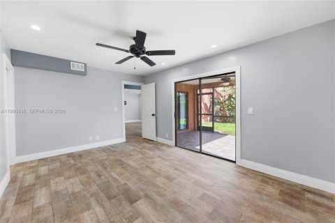 Touwnhouse à vendre à Tamarac, Floride: 3 chambres, 186.18 m2 № 2066134 - photo 17