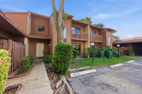 Touwnhouse à vendre à Tamarac, Floride: 3 chambres, 186.18 m2 № 2066134 - photo 3