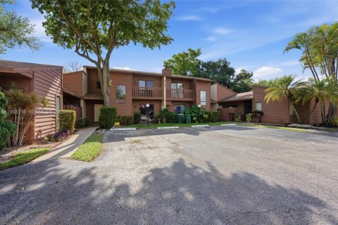 Touwnhouse à vendre à Tamarac, Floride: 3 chambres, 186.18 m2 № 2066134 - photo 2