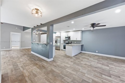 Touwnhouse à vendre à Tamarac, Floride: 3 chambres, 186.18 m2 № 2066134 - photo 5