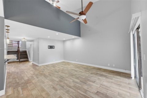 Touwnhouse à vendre à Tamarac, Floride: 3 chambres, 186.18 m2 № 2066134 - photo 14