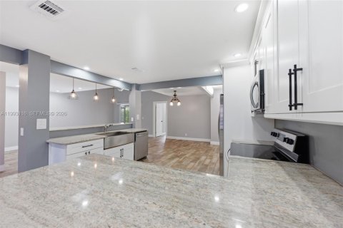 Touwnhouse à vendre à Tamarac, Floride: 3 chambres, 186.18 m2 № 2066134 - photo 7