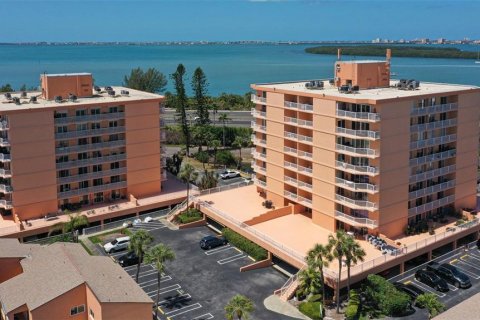 Condo in Saint Petersburg, Florida, 3 bedrooms  № 1620623 - photo 6