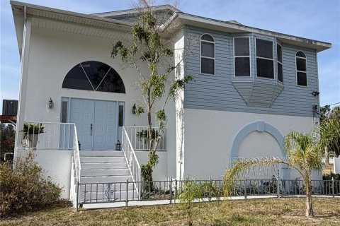 House in Hudson, Florida 3 bedrooms, 160.35 sq.m. № 2201866