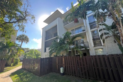 Copropriété à louer à Pinecrest, Floride: 2 chambres, 91.23 m2 № 1999423 - photo 3